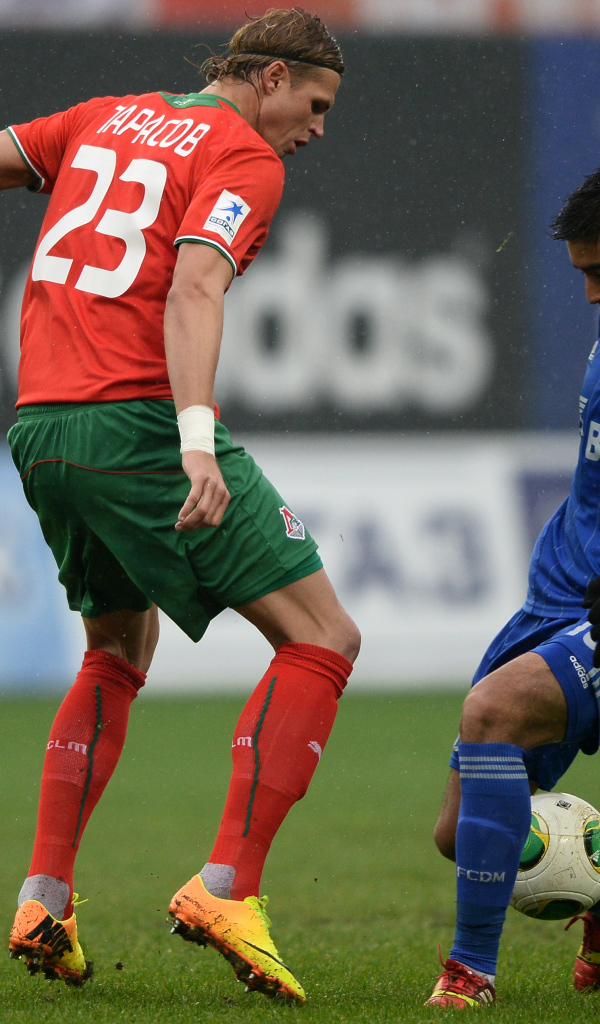 Полузащитник московского Локомотива Виталий Денисов