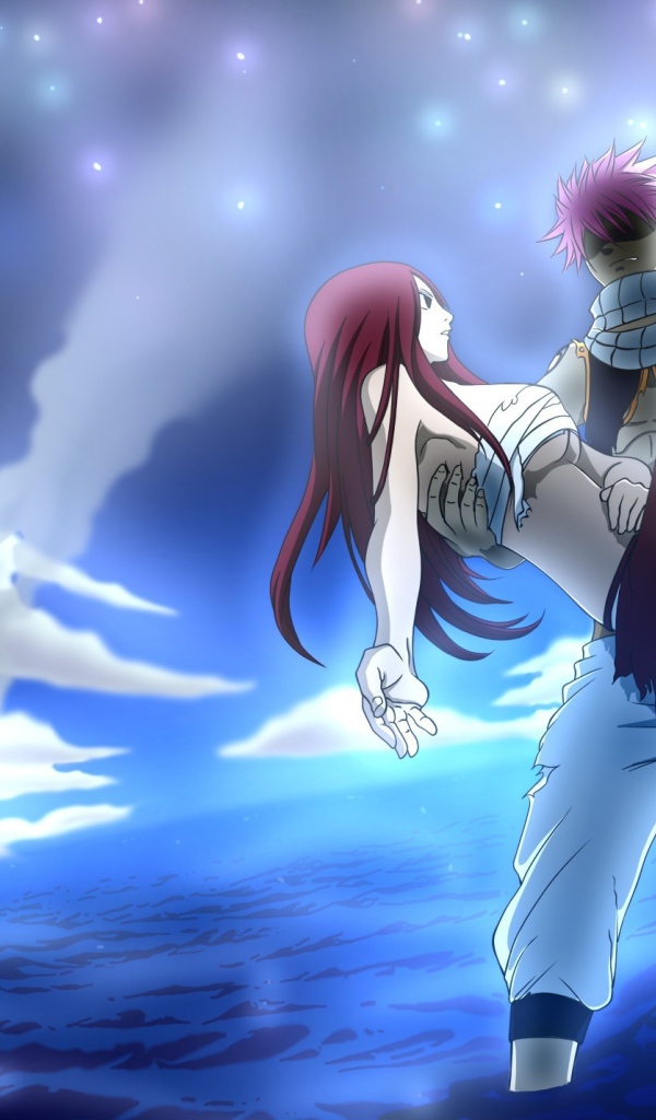 Парень спасает девушку