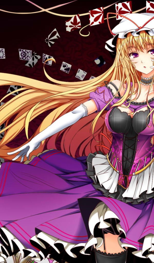 Девушка гадает на картах