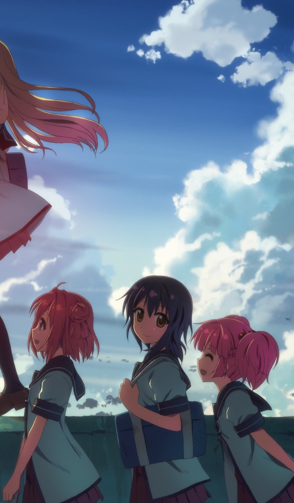 Девочка шагает по стене