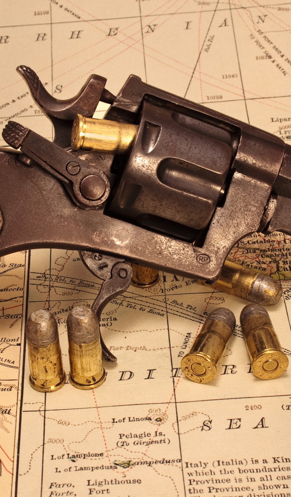 Старинный револьвер