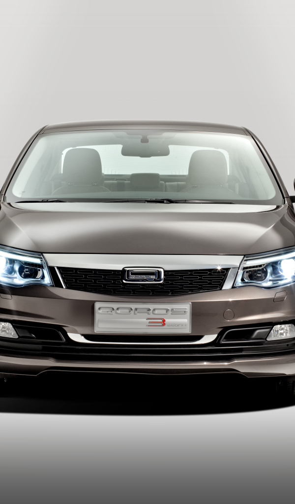 Красивый автомобиль Qoros 3 2014