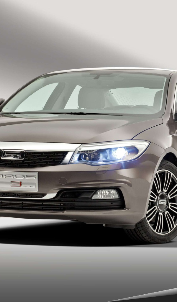 Красивый автомобиль Qoros 3 2014  в Москве