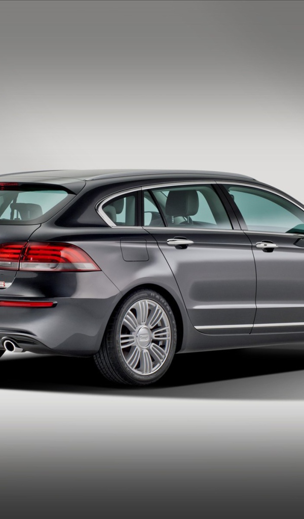 Автомобиль марки Qoros 3 2014