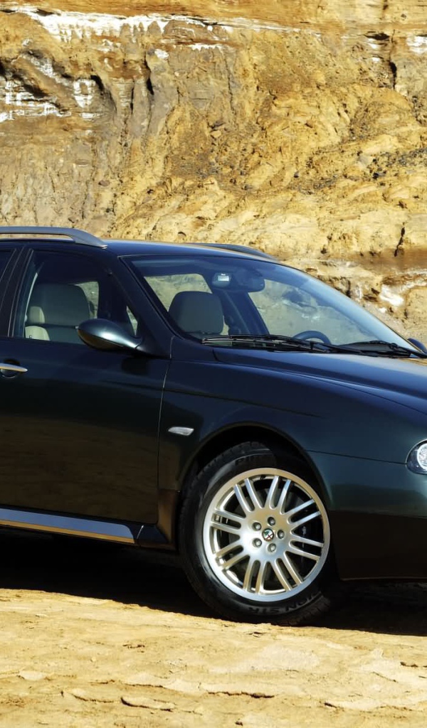 Красивый автомобиль Alfa Romeo 156 в Москве