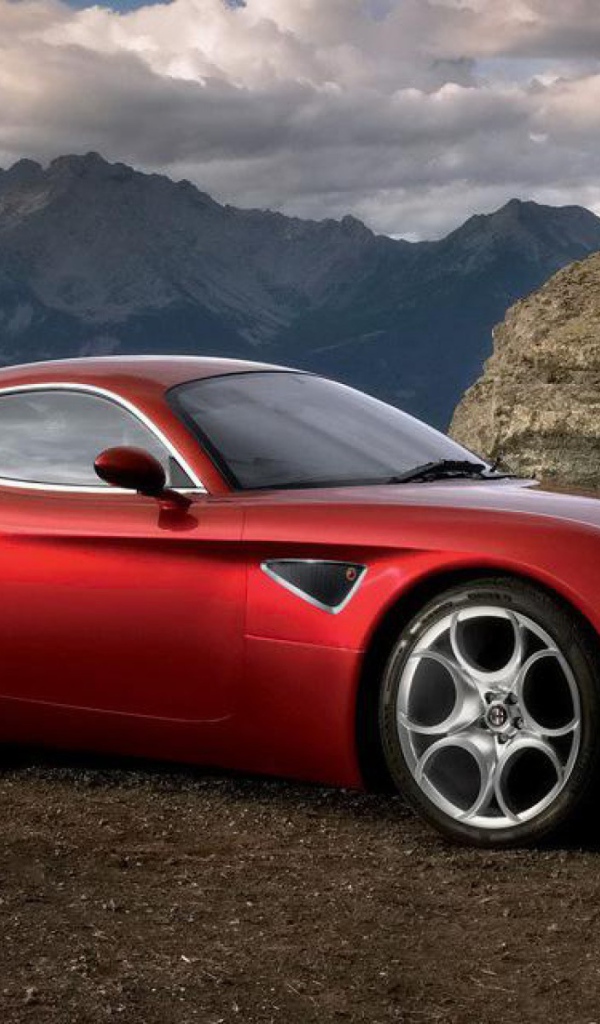 Красивый автомобиль Alfa Romeo 8c competizione в Москве