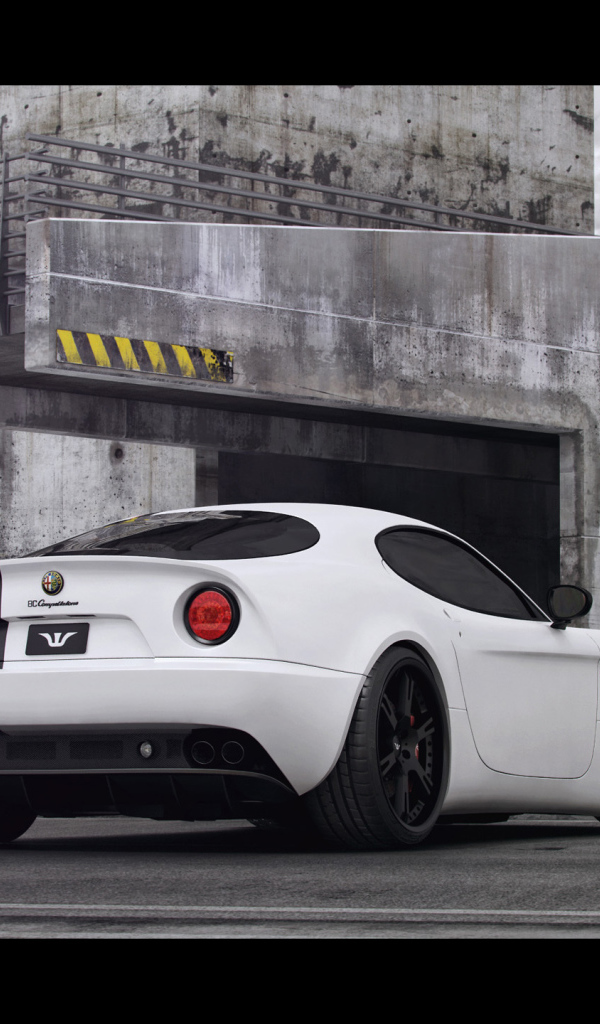 Красивый автомобиль Alfa Romeo 8c spider