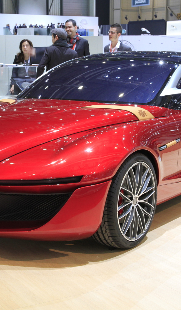 Красивый автомобиль Alfa Romeo gloria