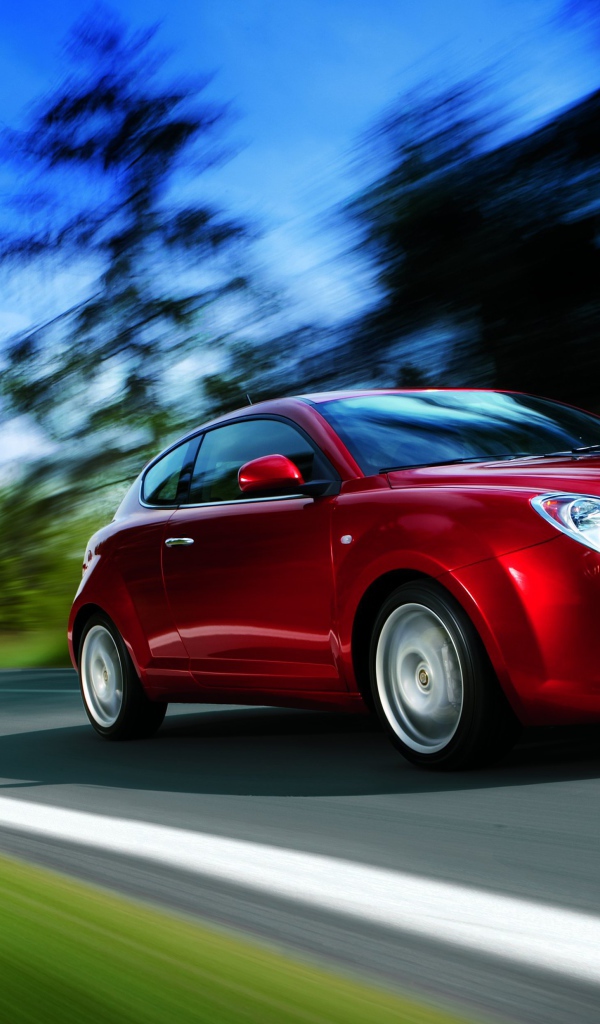Красивый автомобиль Alfa Romeo mito
