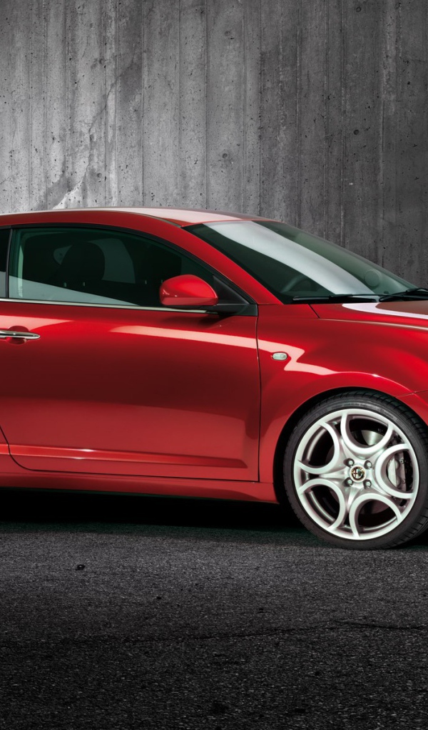 Автомобиль марки Alfa Romeo модели mito