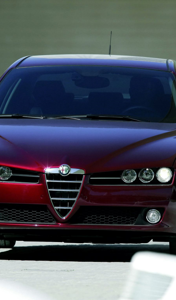 Вишневая Alfa Romeo 159