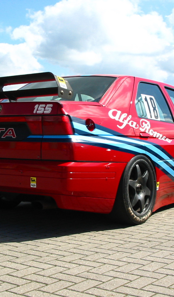 Дизайн автомобиля Alfa Romeo 155