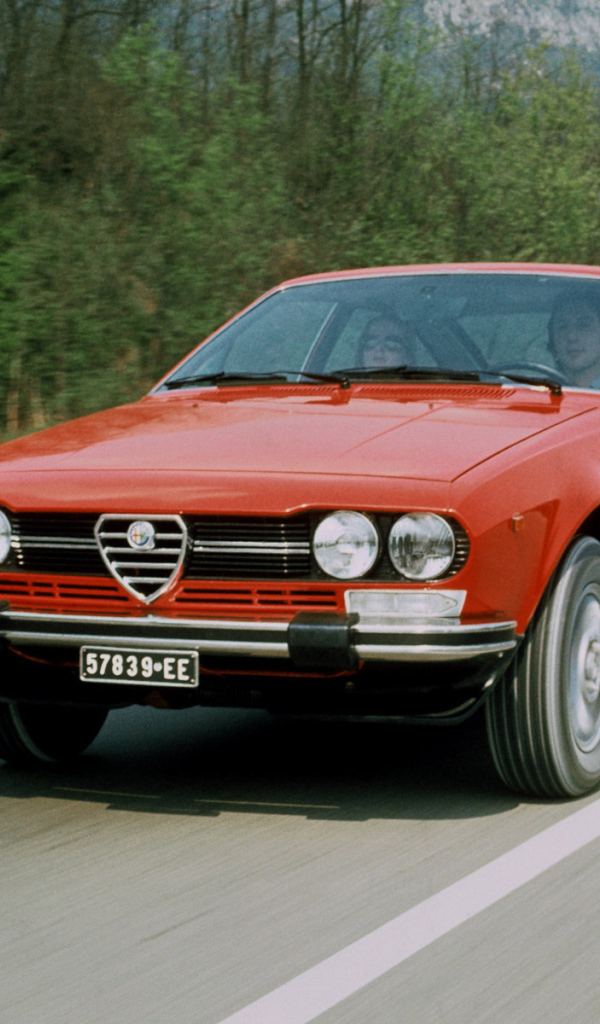Надежная машина Alfa Romeo alfetta