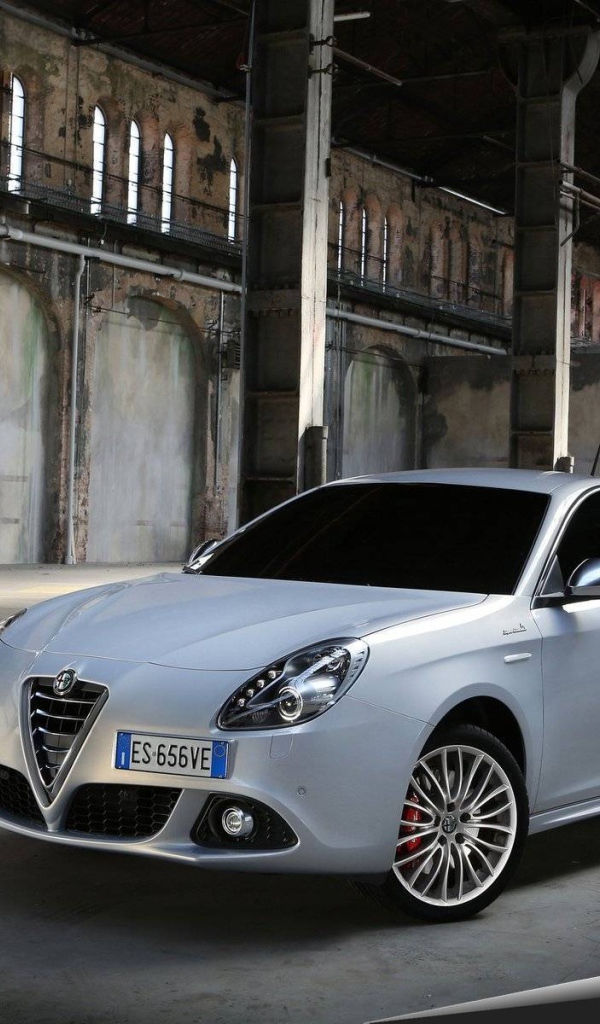 Надежный автомобиль Alfa Romeo giulietta 2014