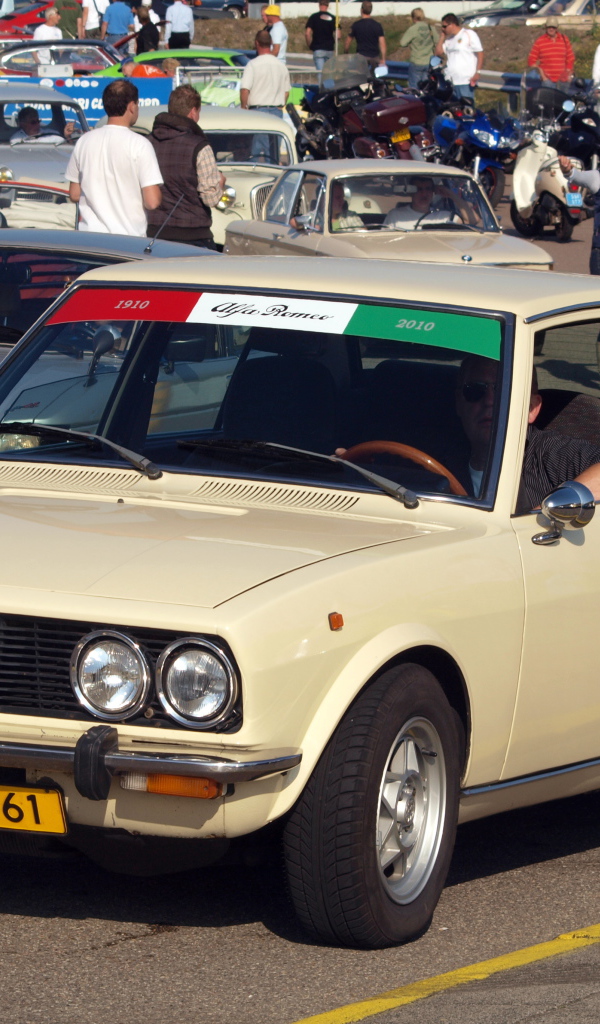 Новая машина Alfa Romeo alfetta