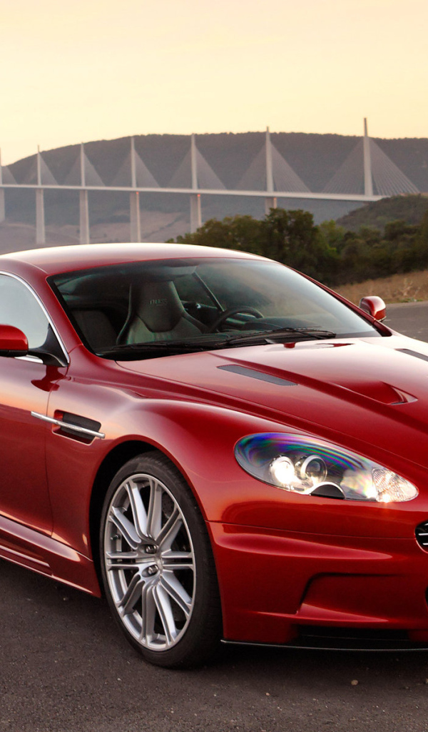 Красивый автомобиль Aston Martin dbs в Москве