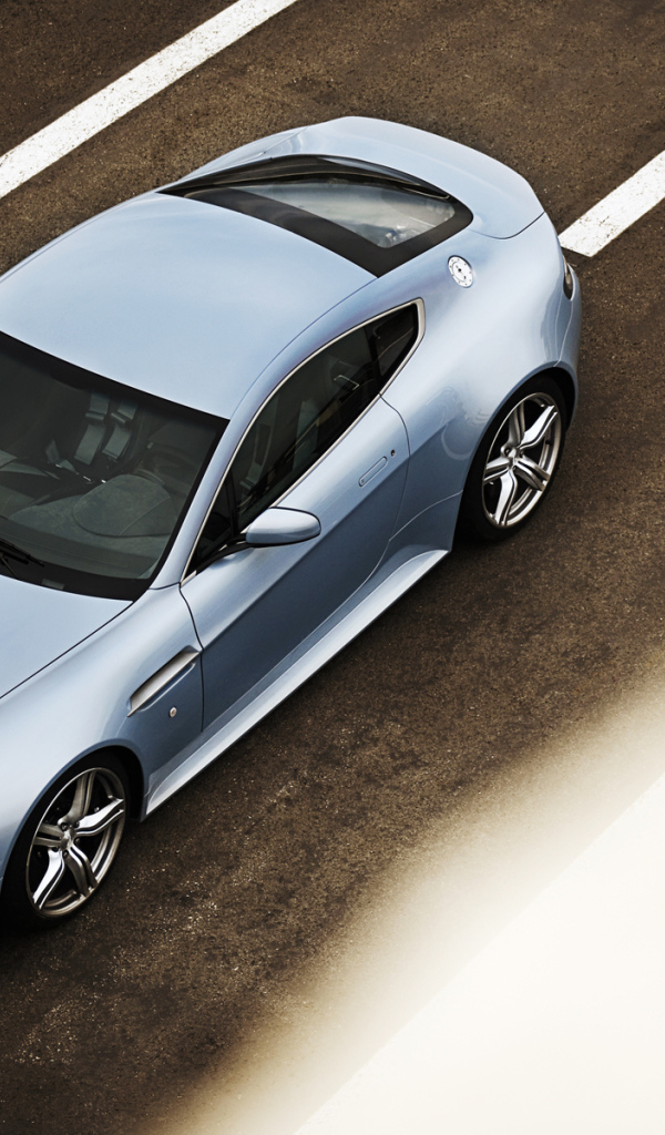 Красивый автомобиль Aston Martin top gear в Москве