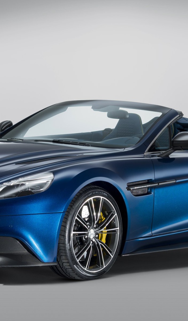 Красивый автомобиль Aston Martin volante