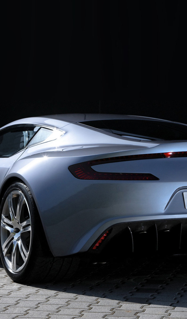 Автомобиль марки Aston Martin модели one 77