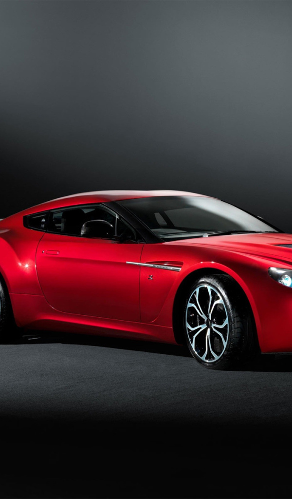 Автомобиль марки Aston Martin модели zagato