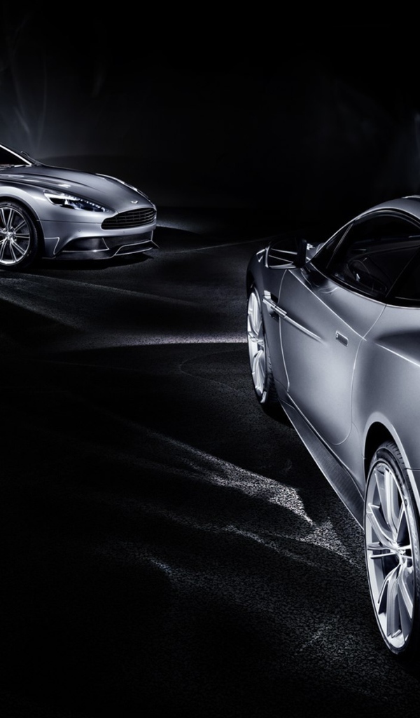 Автомобиль марки Aston Martin модели vanquish