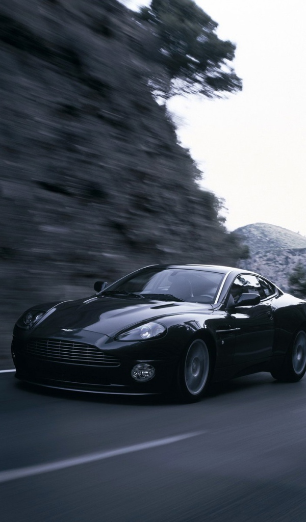 Дизайн автомобиля Aston Martin v12