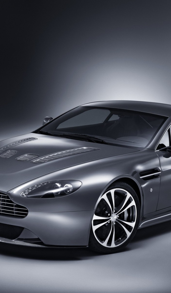 Дизайн автомобиля Aston Martin v8 vantage