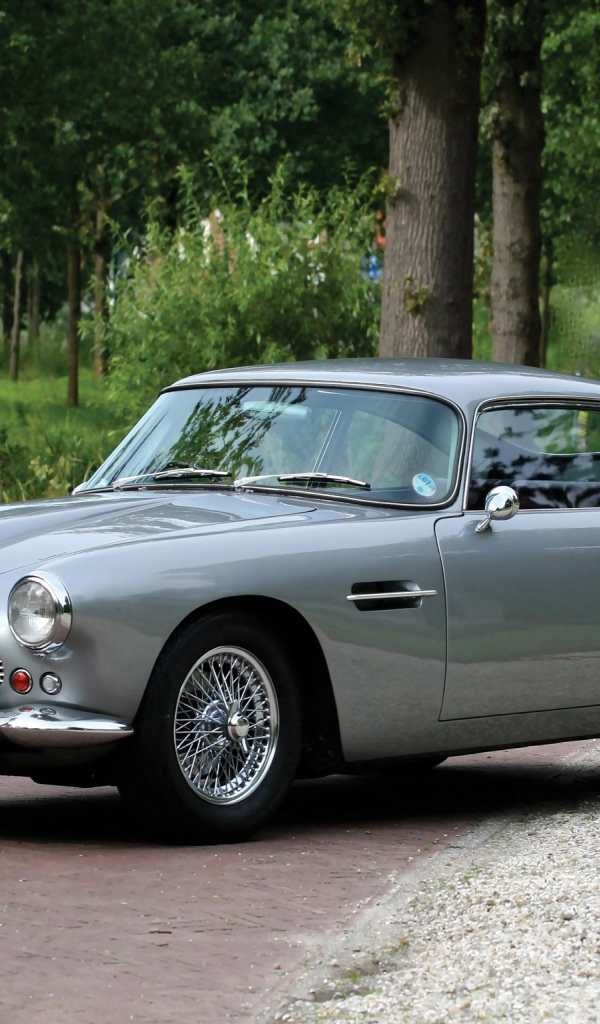 Новый автомобиль Aston Martin db4