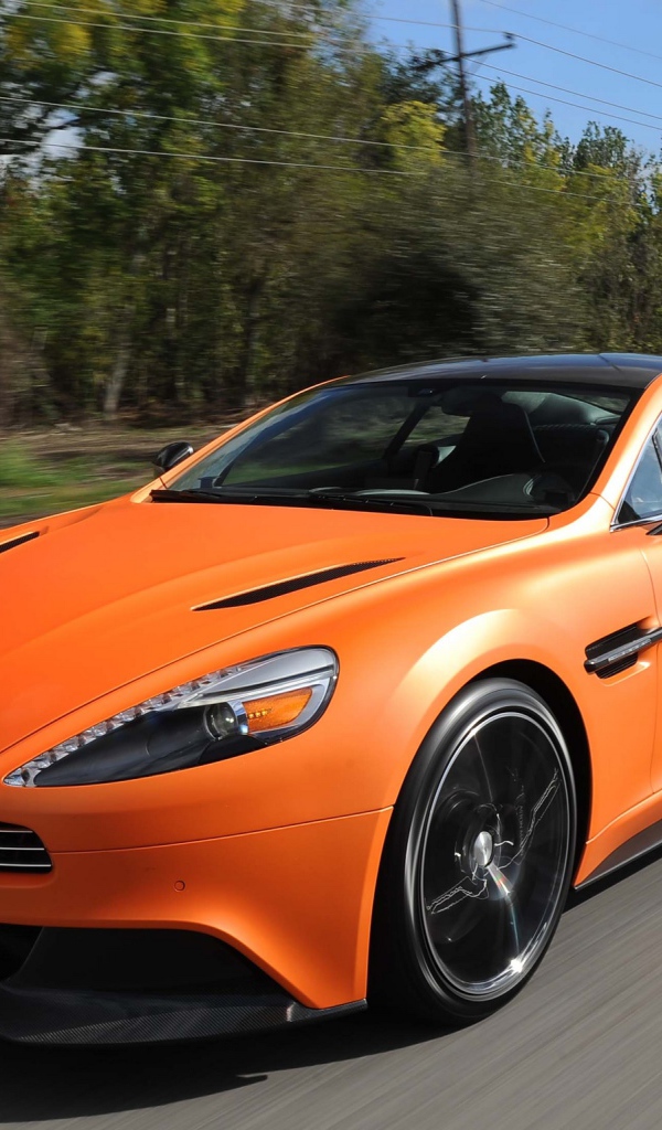 Новый автомобиль Aston Martin top gear