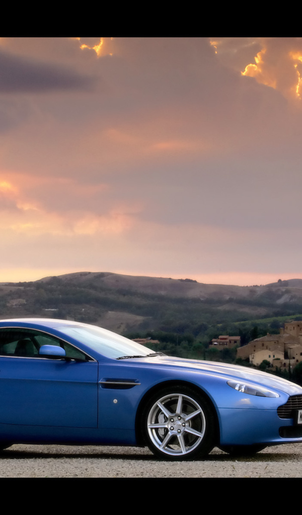 Новый автомобиль Aston Martin v8 vantage