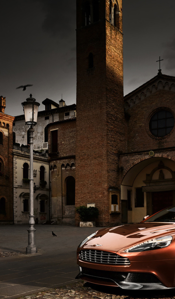 Новый автомобиль Aston Martin vanquish