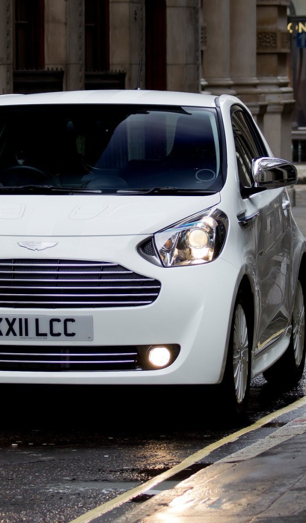 Надежный автомобиль Aston Martin cygnet