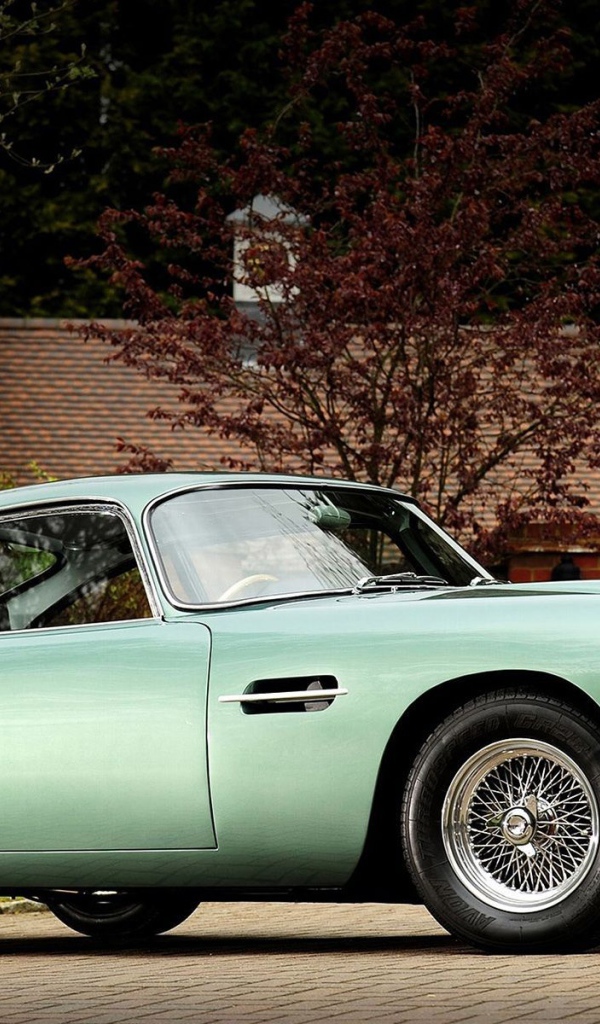 Надежная машина Aston Martin db4