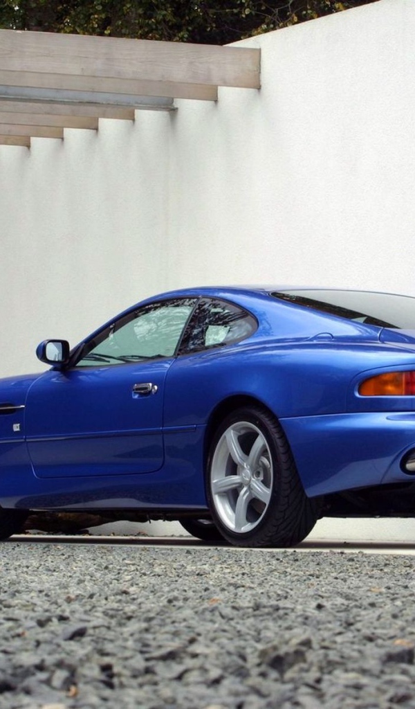 Надежный автомобиль Aston Martin db7