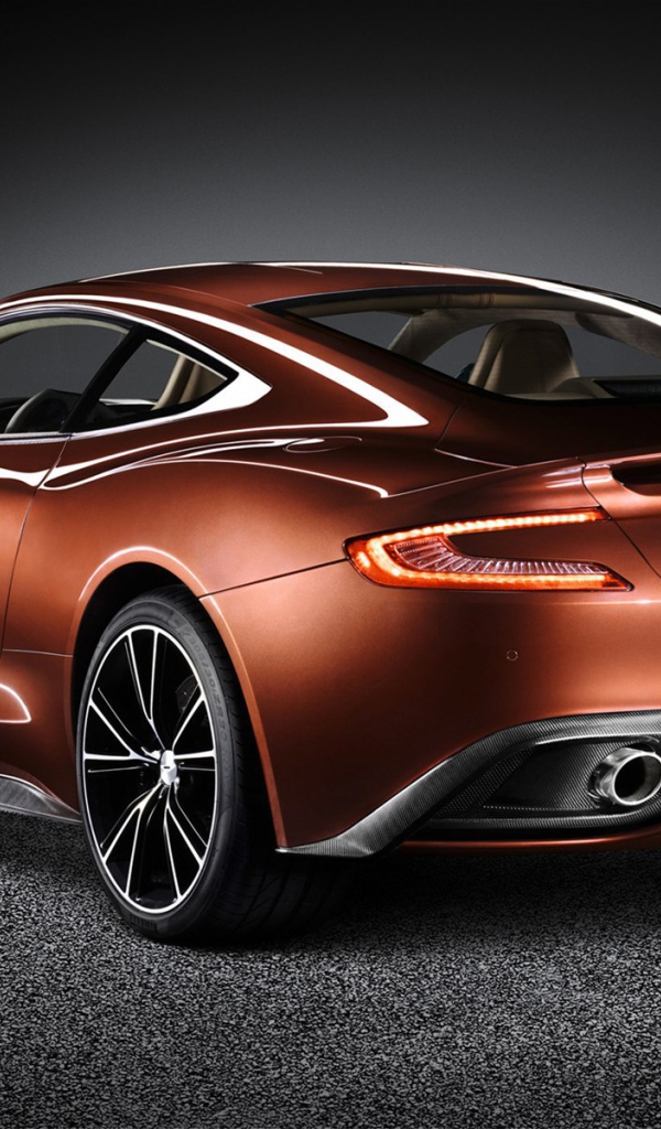 Надежная машина Aston Martin 2013