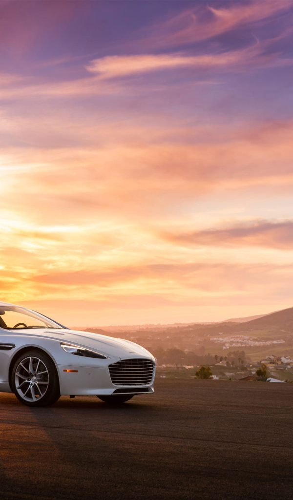 Надежный автомобиль Aston Martin 2014