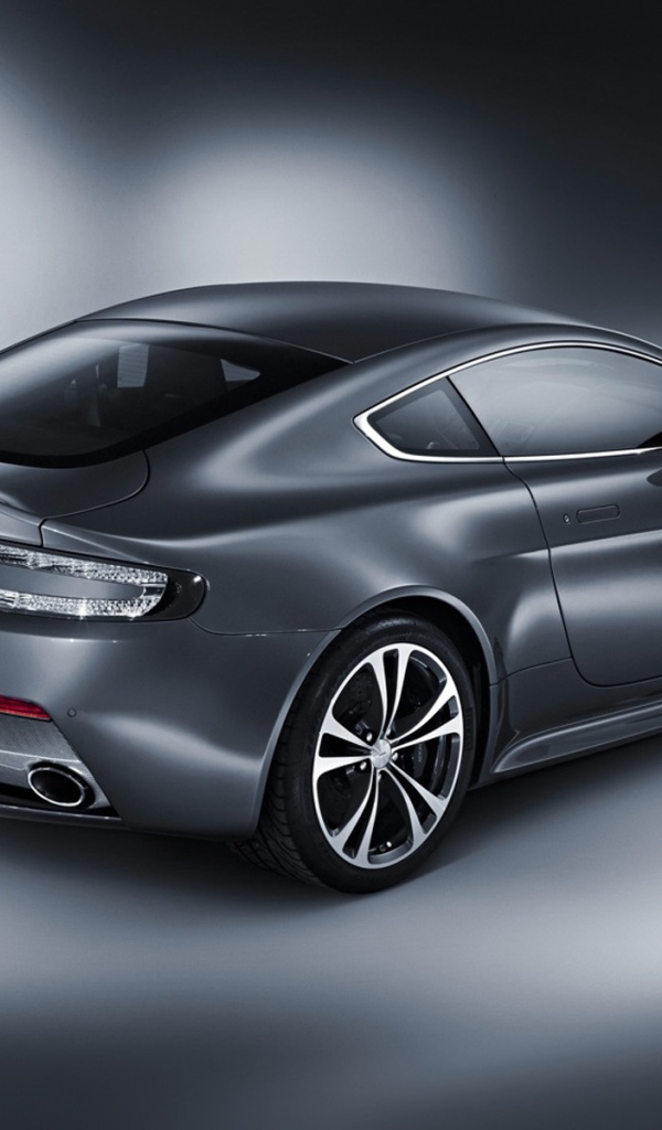 Надежный автомобиль Aston Martin v12