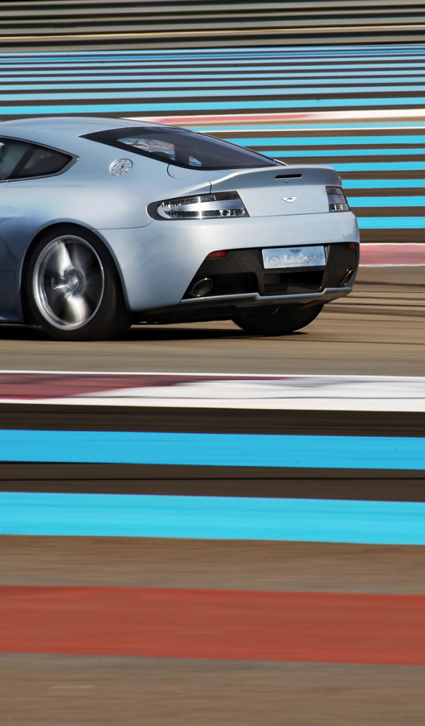 Новая машина Aston Martin top gear