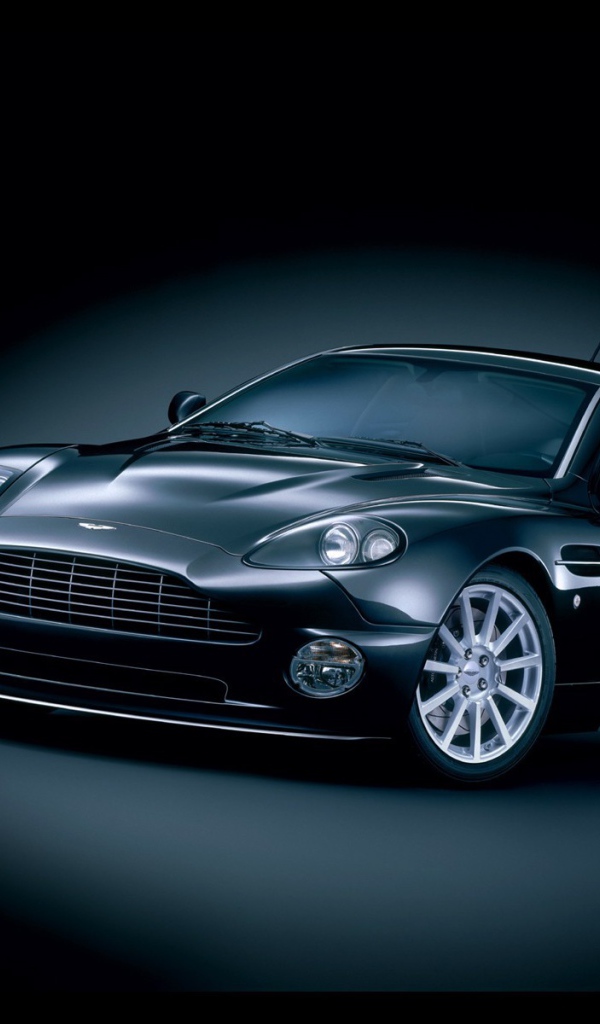 Новая машина Aston Martin v12