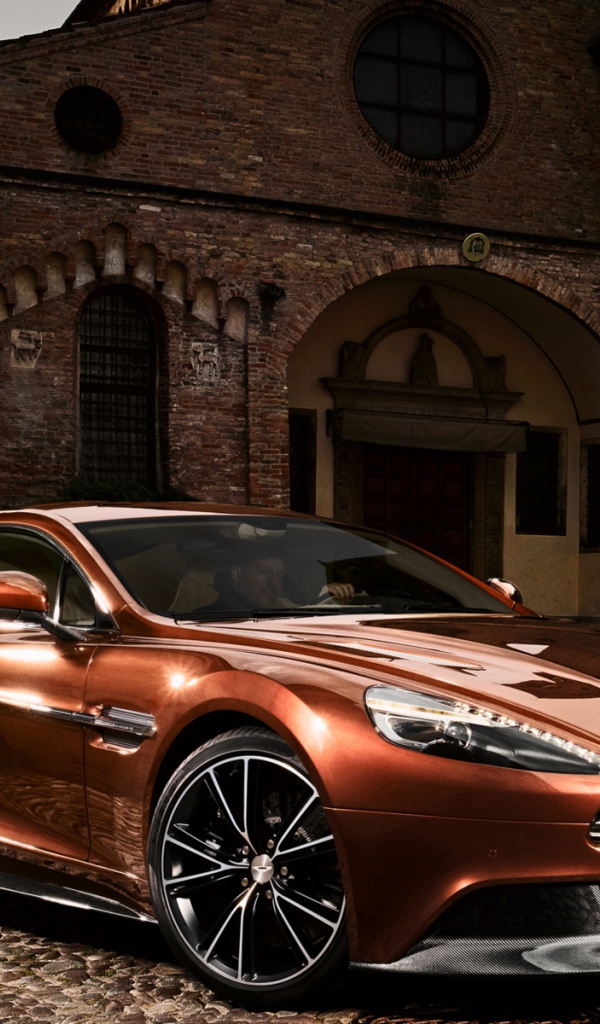 Новая машина Aston Martin vanquish