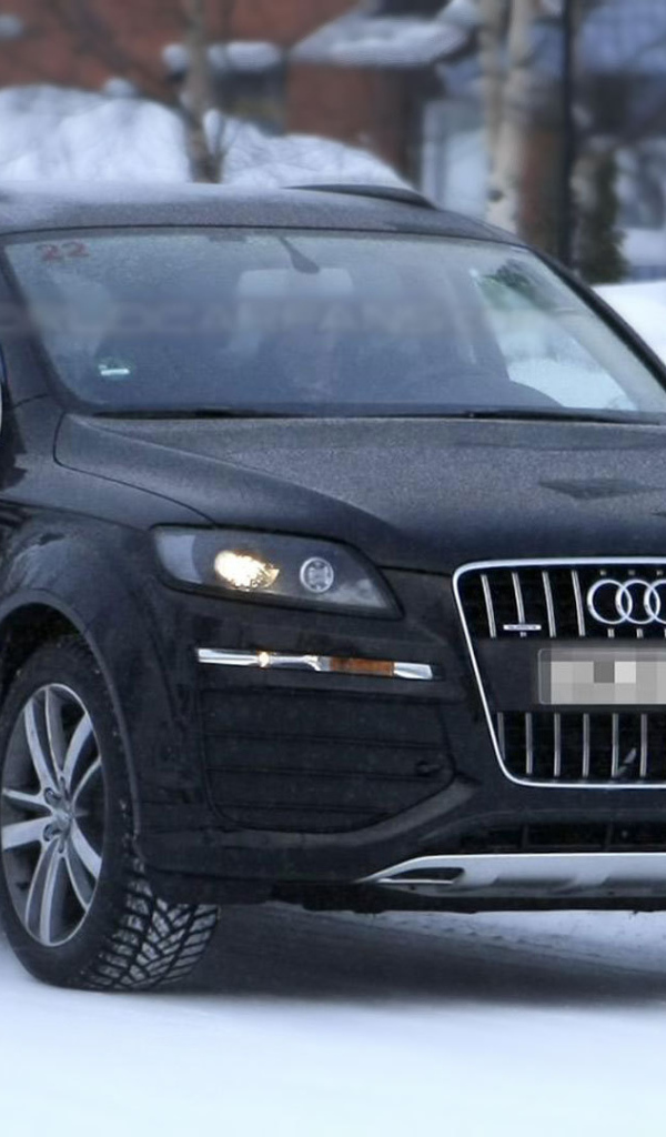 Автомобиль Audi 2014 на дороге