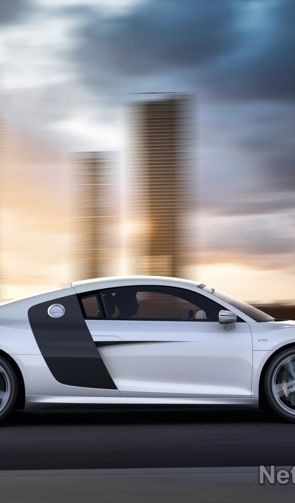 Красивый автомобиль Audi 2013