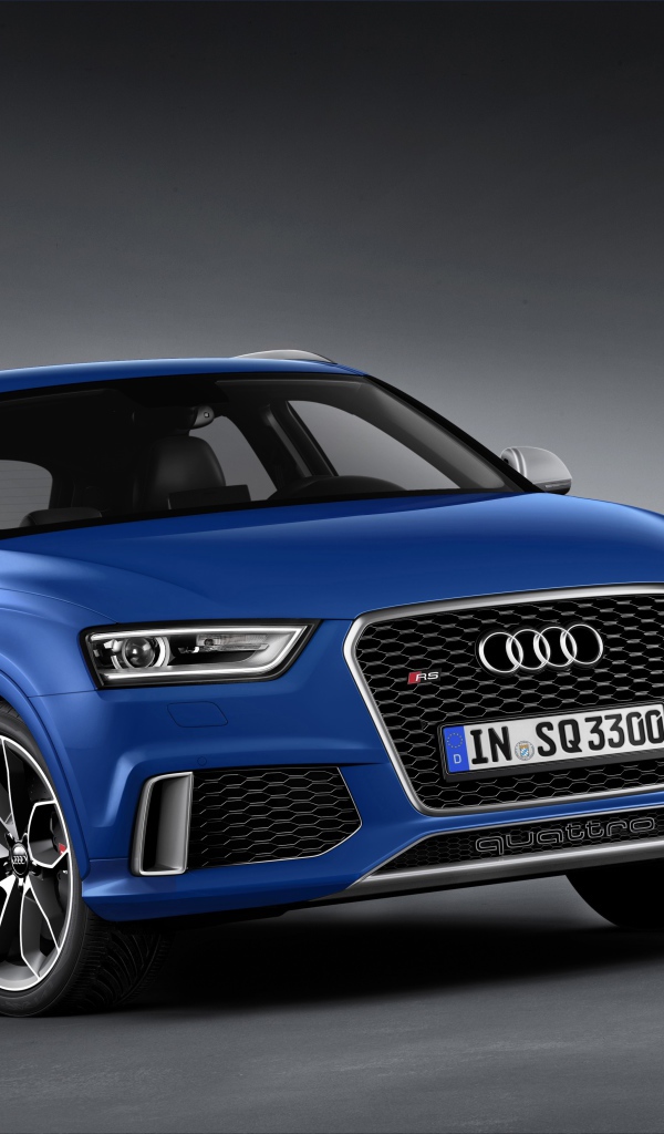 Красивый автомобиль Audi RS Q3 2014 года в Москве
