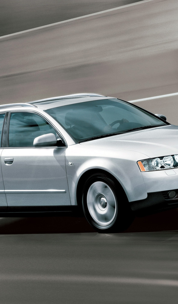 Красивый автомобиль Audi a4 b6