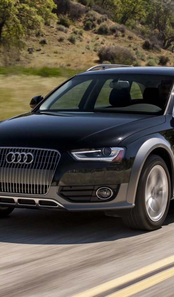 Красивый автомобиль Audi allroad