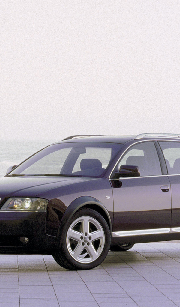 Красивый автомобиль Audi allroad в Москве