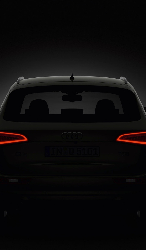 Красивый автомобиль Audi q5