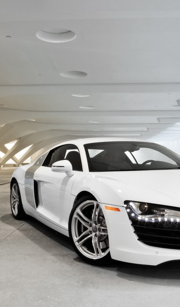 Красивый автомобиль Audi r8 в Москве