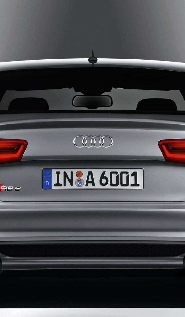 Красивый автомобиль Audi rs6