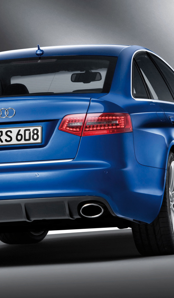 Красивый автомобиль Audi rs6 в Москве